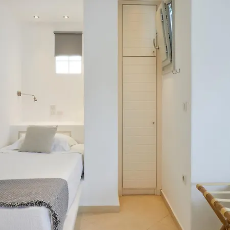 Romantica מלון דירות נאוסה