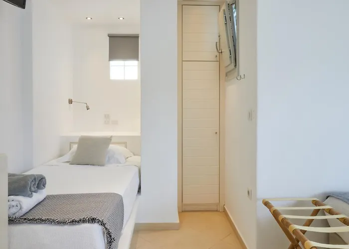 Romantica Aparthotel Naousa (Paros)